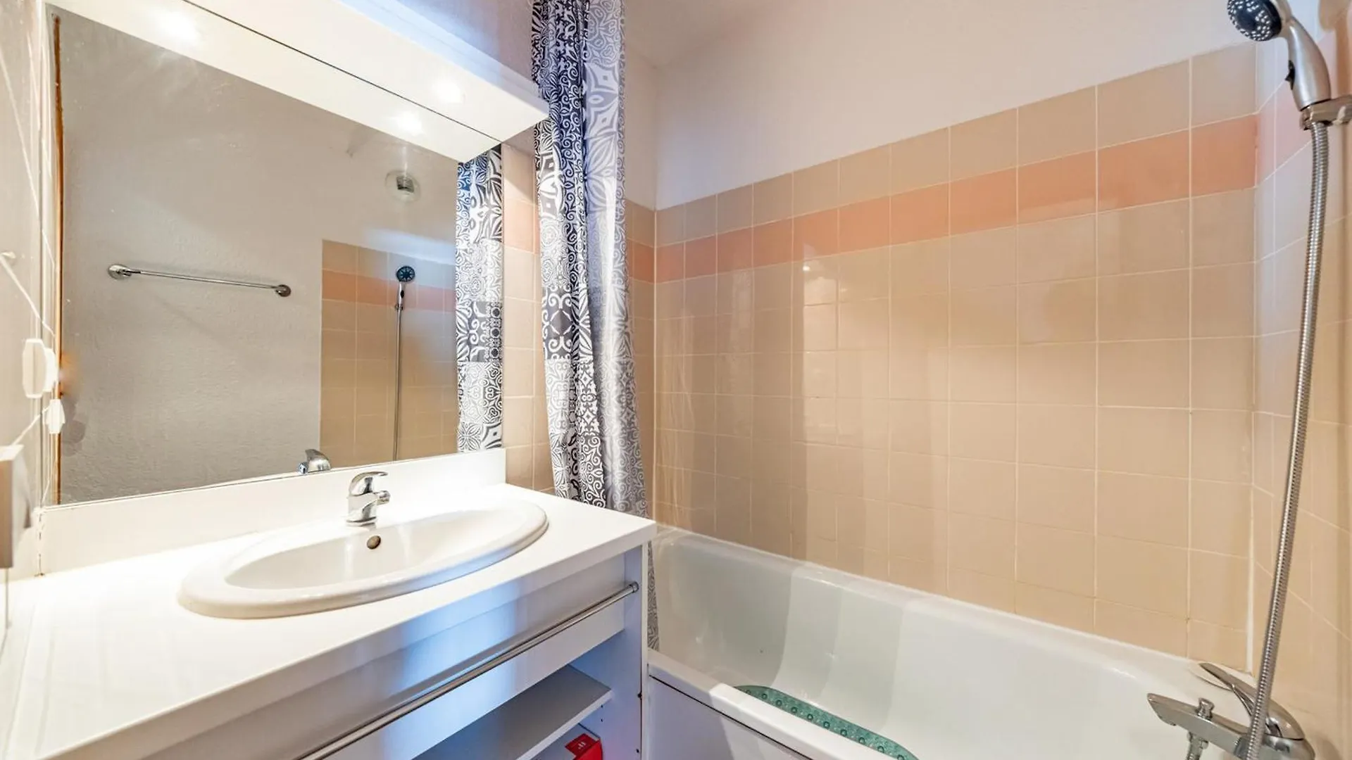 T3 Cosy Pour 6 Pers Avec Balcon, Saint-Francois-Longchamp - Fr-1-807-1 Apartment