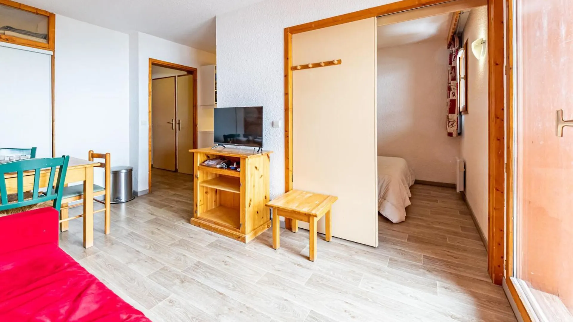 T3 Cosy Pour 6 Pers Avec Balcon, Saint-Francois-Longchamp - Fr-1-807-1 Apartment 0*,  France